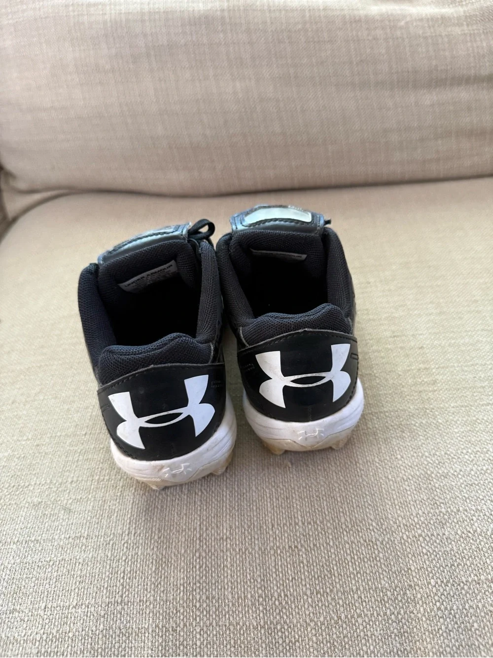 Under Armor Boys UA MLB SWITCH LOW JR BASEBALL SIZE 12K